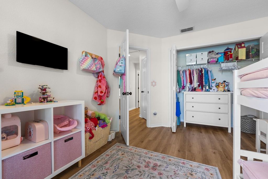 Image 44 of property listing at 9914 JANETTE LANE, Clermont, FL 34711