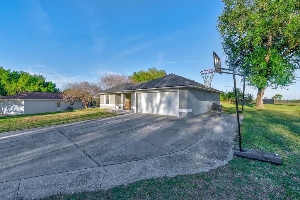 Image 55 of property listing at 9914 JANETTE LANE, Clermont, FL 34711