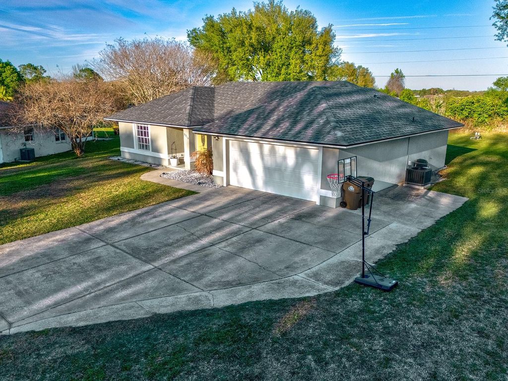 Image 58 of property listing at 9914 JANETTE LANE, Clermont, FL 34711