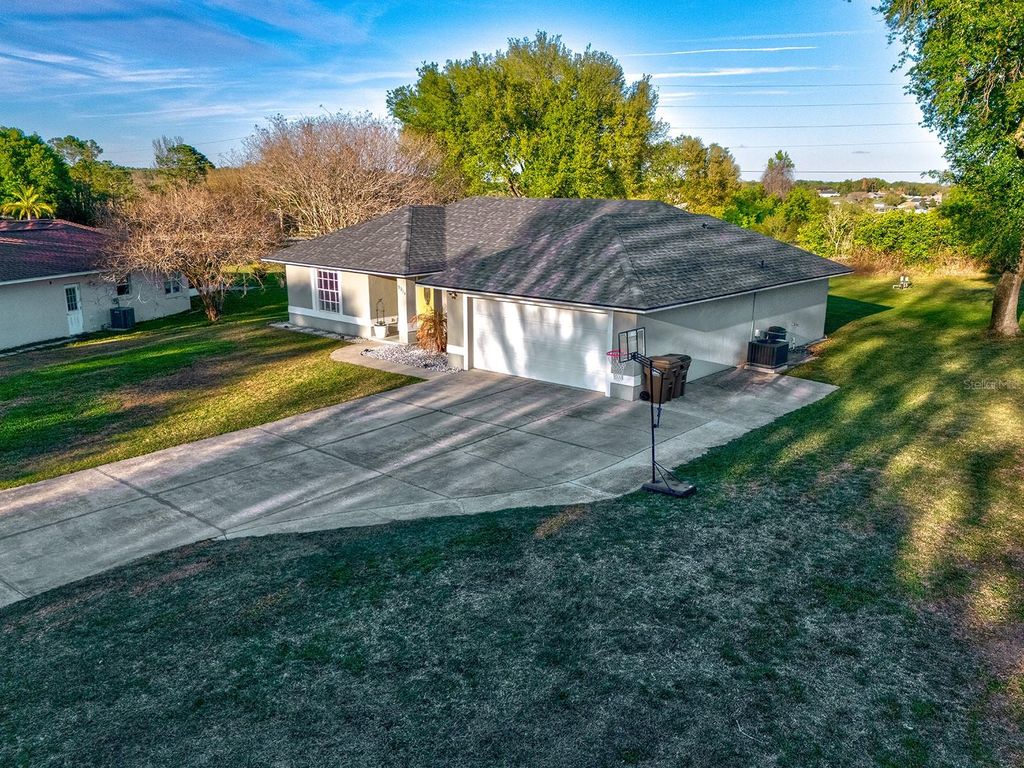 Image 59 of property listing at 9914 JANETTE LANE, Clermont, FL 34711