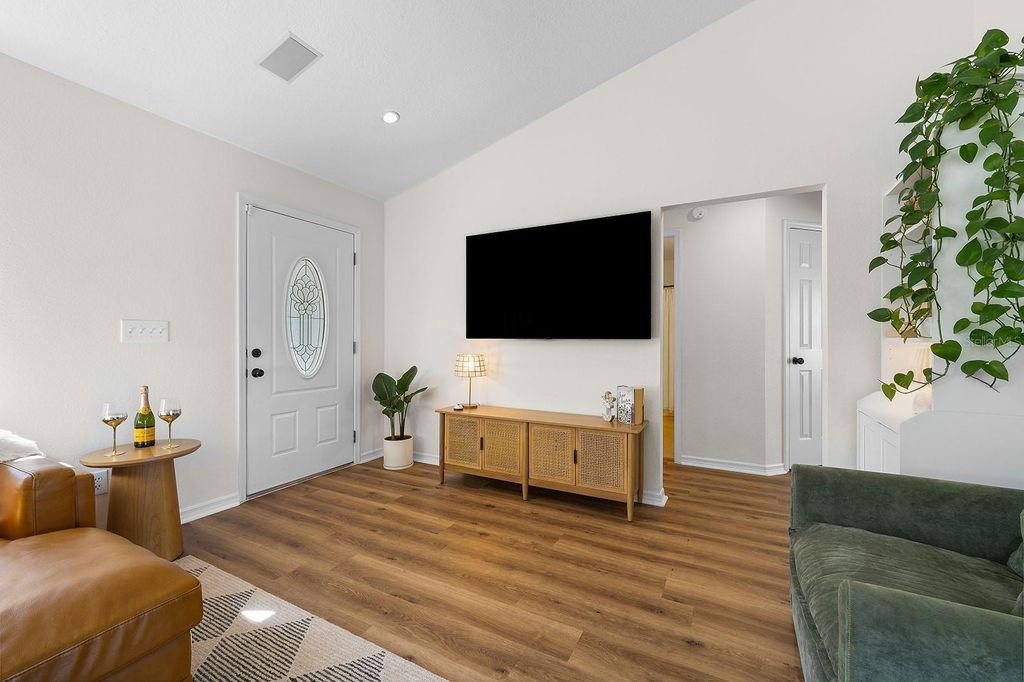 Image 7 of property listing at 9914 JANETTE LANE, Clermont, FL 34711