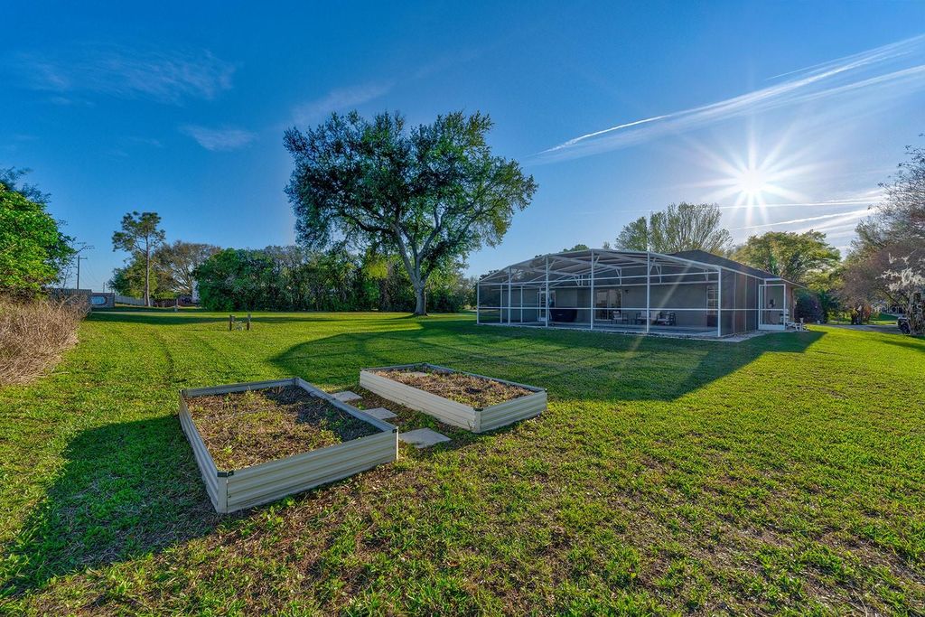 Image 65 of property listing at 9914 JANETTE LANE, Clermont, FL 34711