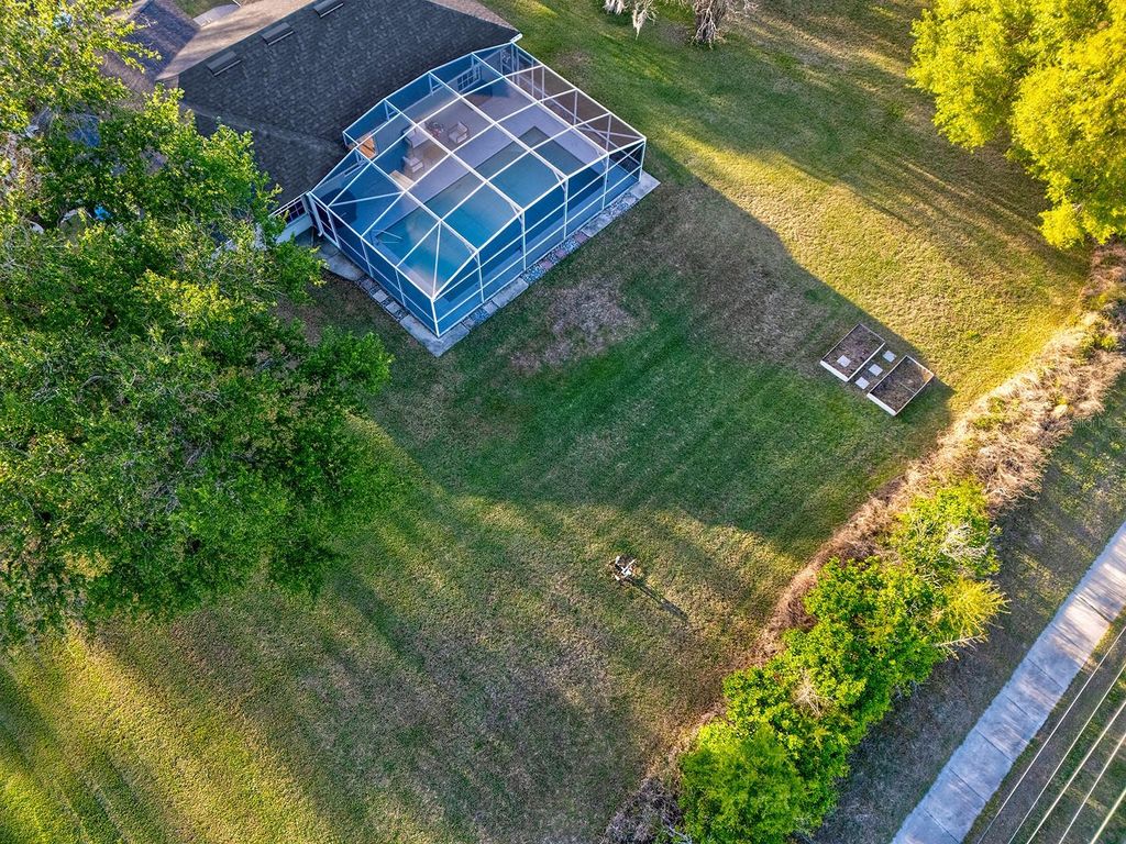 Image 68 of property listing at 9914 JANETTE LANE, Clermont, FL 34711