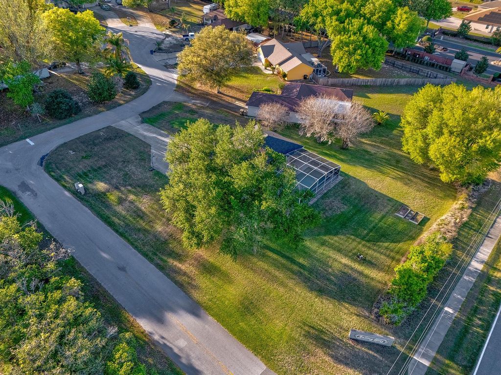 Image 75 of property listing at 9914 JANETTE LANE, Clermont, FL 34711