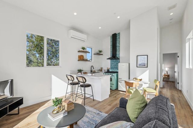 1860 Illion, San Diego, CA 92110