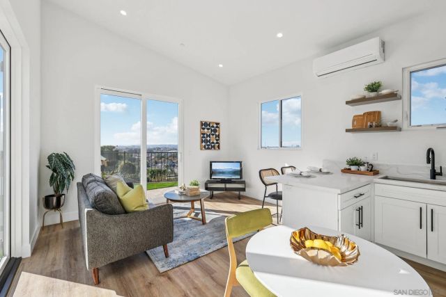 1860 Illion, San Diego, CA 92110