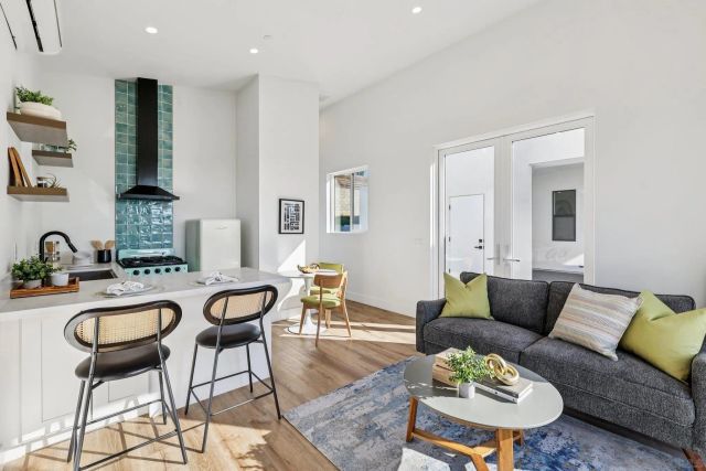 1860 Illion, San Diego, CA 92110