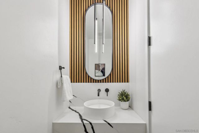 1860 Illion, San Diego, CA 92110