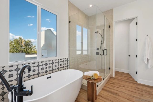 1860 Illion, San Diego, CA 92110