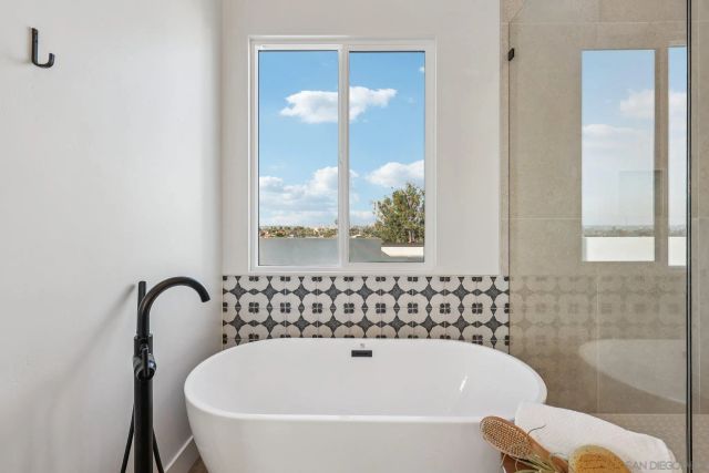 1860 Illion, San Diego, CA 92110