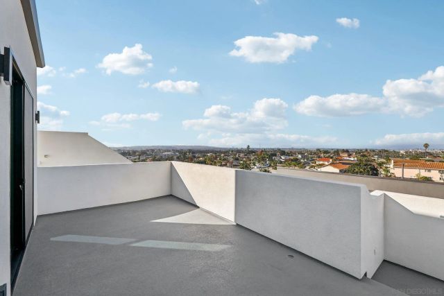 1860 Illion, San Diego, CA 92110