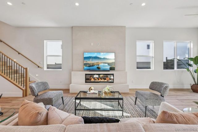 1860 Illion, San Diego, CA 92110