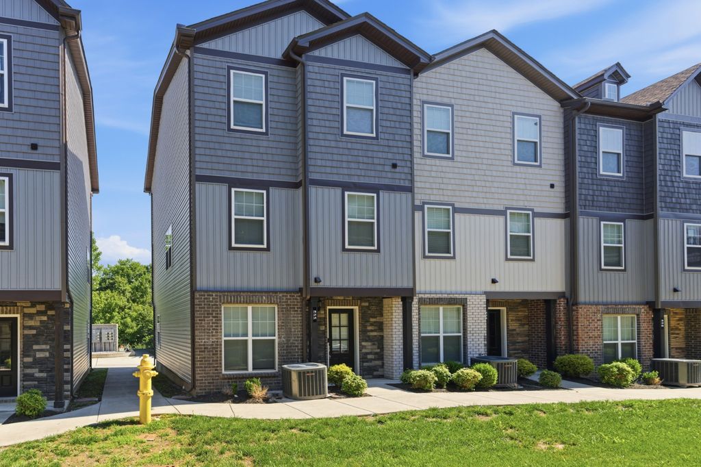 322 Negri Ct, La Vergne, TN 37086