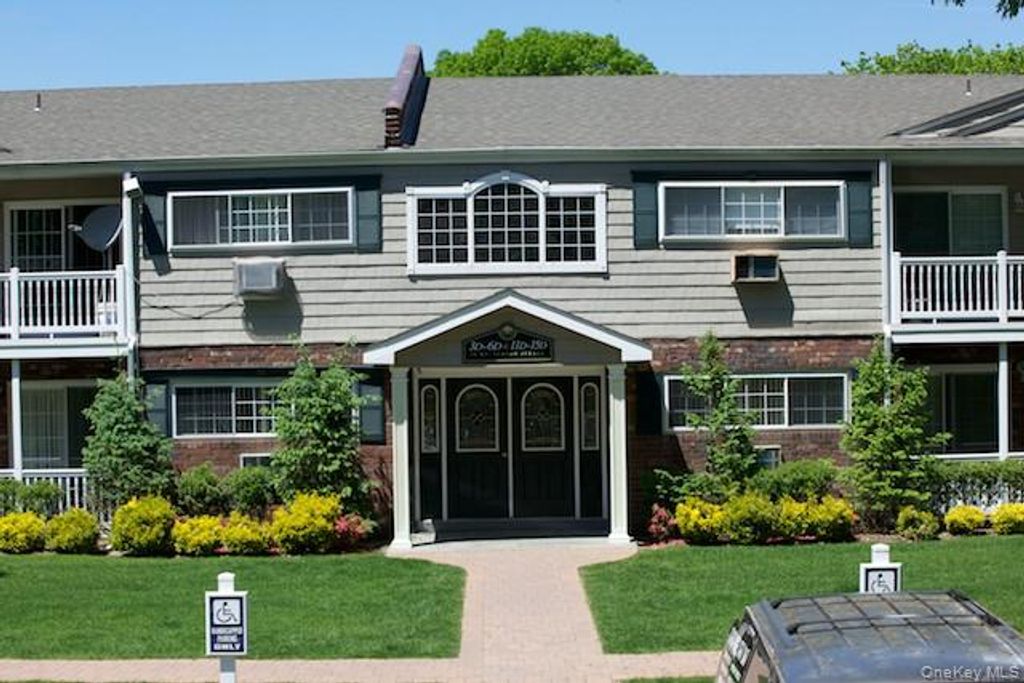 68 Mount Vernon Avenue F11, Patchogue, NY 11772