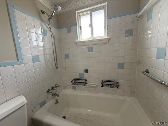 30 Betty Lou Lane, Cheektowaga, NY 14225