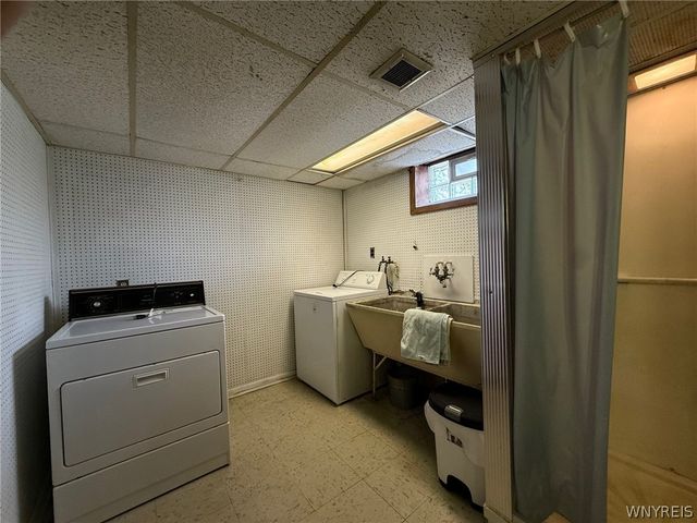 30 Betty Lou Lane, Cheektowaga, NY 14225