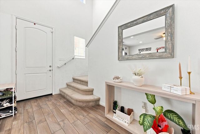 5101 Gleaming Gem Way, Bakersfield, CA 93313