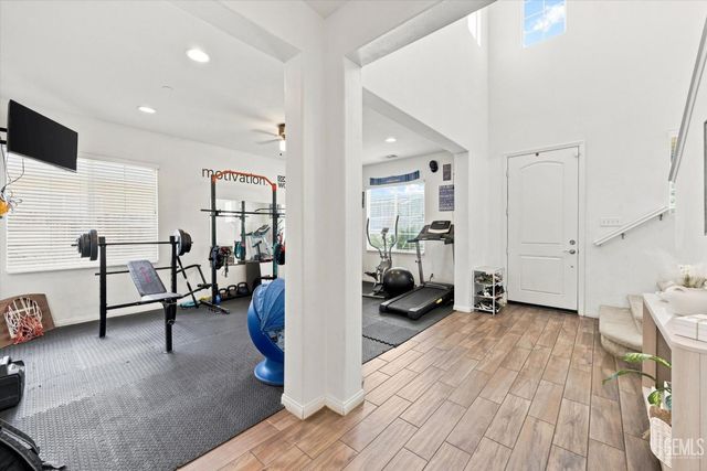 5101 Gleaming Gem Way, Bakersfield, CA 93313