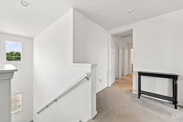 5101 Gleaming Gem Way, Bakersfield, CA 93313