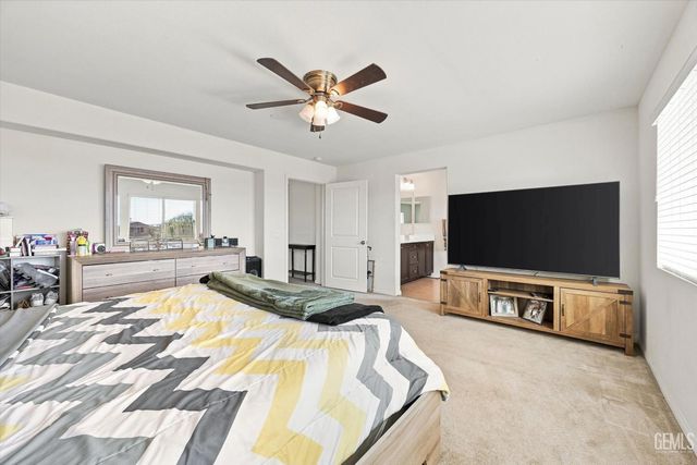 5101 Gleaming Gem Way, Bakersfield, CA 93313