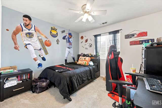 5101 Gleaming Gem Way, Bakersfield, CA 93313