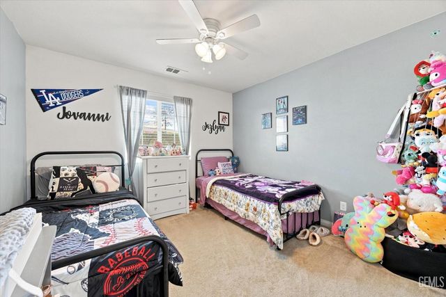 5101 Gleaming Gem Way, Bakersfield, CA 93313