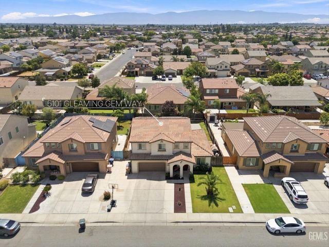 5101 Gleaming Gem Way, Bakersfield, CA 93313
