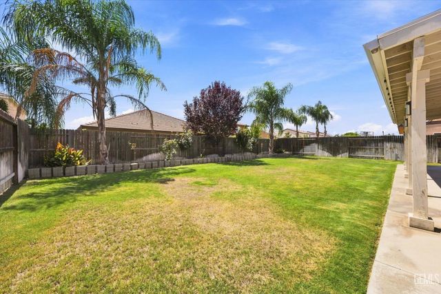 5101 Gleaming Gem Way, Bakersfield, CA 93313