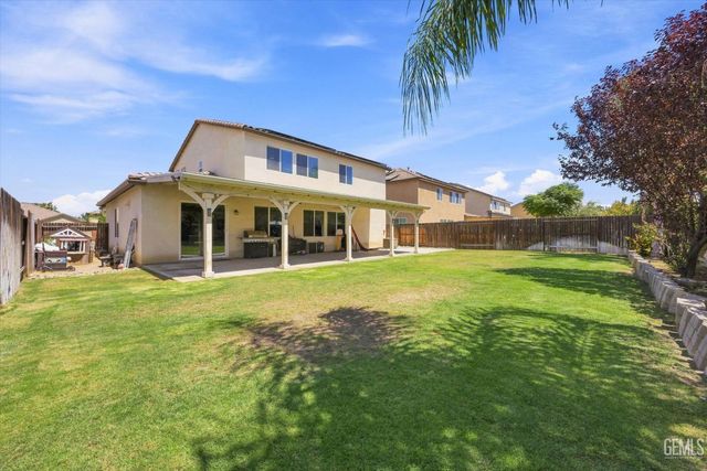 5101 Gleaming Gem Way, Bakersfield, CA 93313