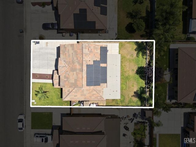 5101 Gleaming Gem Way, Bakersfield, CA 93313