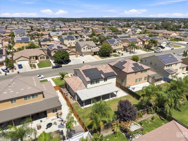 5101 Gleaming Gem Way, Bakersfield, CA 93313