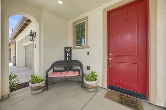 5101 Gleaming Gem Way, Bakersfield, CA 93313