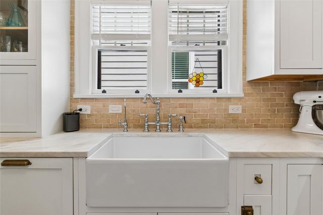 1126 16TH AVENUE N, St Petersburg, FL 33704