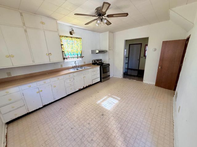 46 2nd Street NE, Madelia, MN 56062