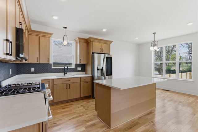 107 Lewis St, Nashville, TN 37210