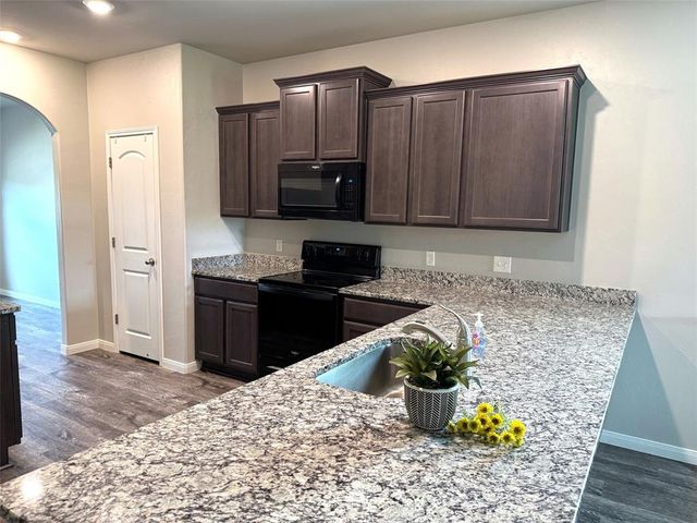 2025 Scarlet Circle, El Reno, OK 73036