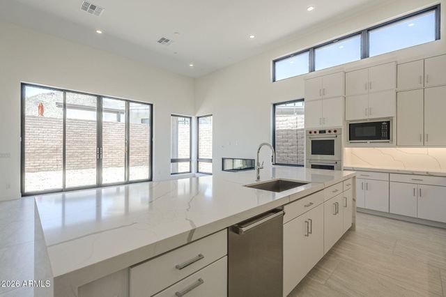 14125 E HIGHLAND Avenue, Fountain Hills, AZ 85268