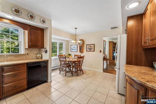30 Arlton Avenue, Allendale, NJ 07401