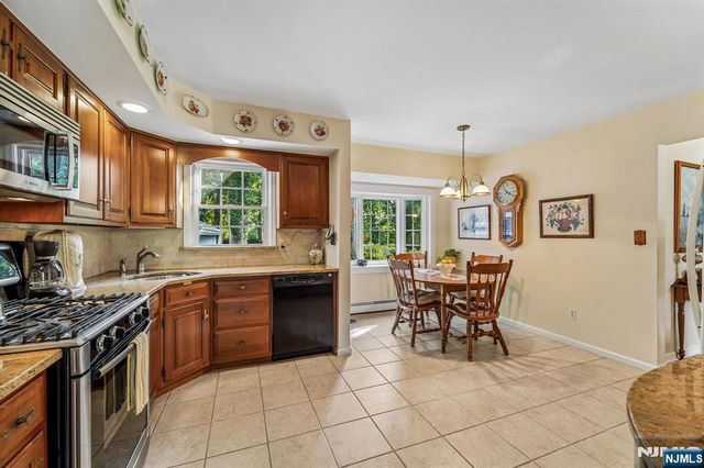 30 Arlton Avenue, Allendale, NJ 07401