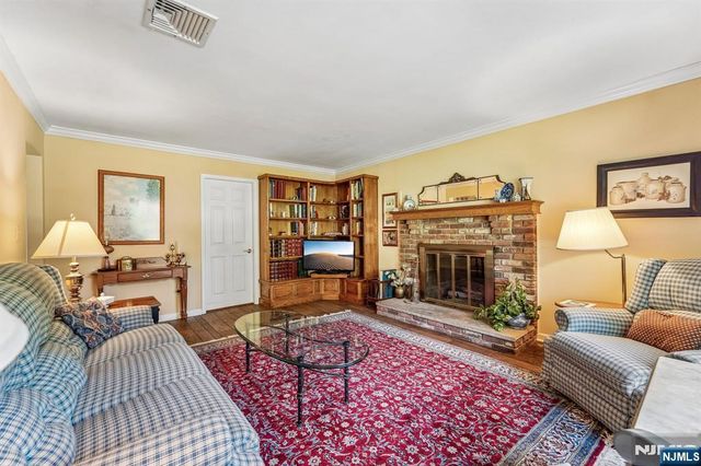 30 Arlton Avenue, Allendale, NJ 07401