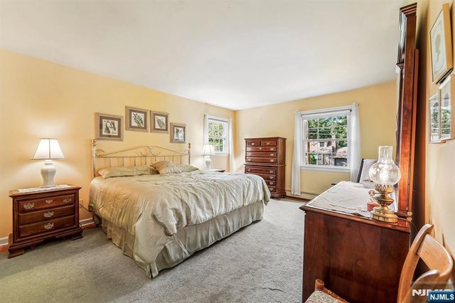 30 Arlton Avenue, Allendale, NJ 07401