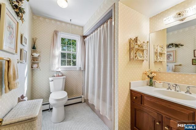 30 Arlton Avenue, Allendale, NJ 07401
