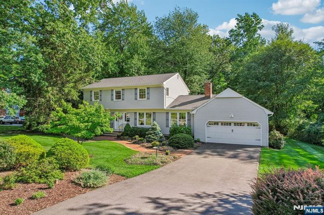 30 Arlton Avenue, Allendale, NJ 07401
