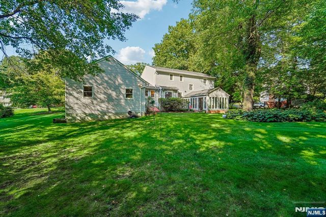 30 Arlton Avenue, Allendale, NJ 07401