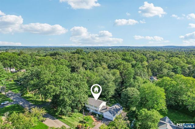 30 Arlton Avenue, Allendale, NJ 07401