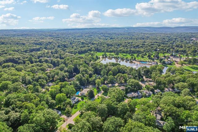 30 Arlton Avenue, Allendale, NJ 07401