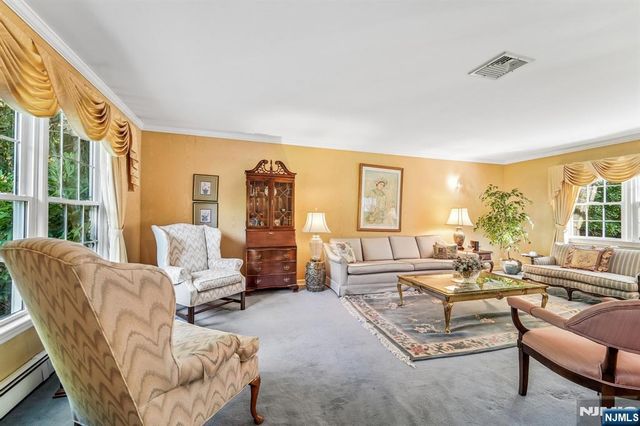 30 Arlton Avenue, Allendale, NJ 07401