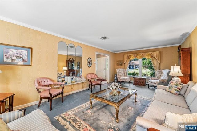 30 Arlton Avenue, Allendale, NJ 07401