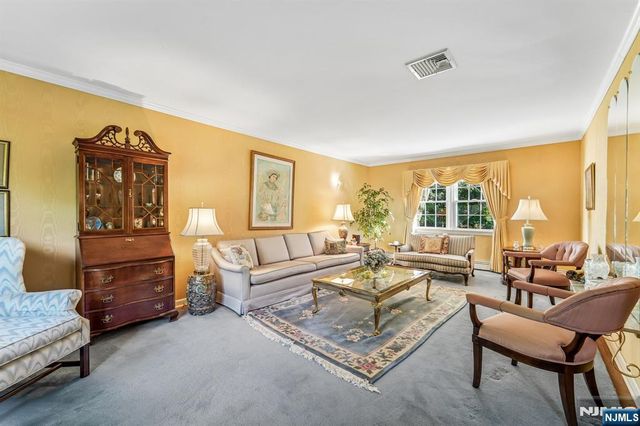 30 Arlton Avenue, Allendale, NJ 07401