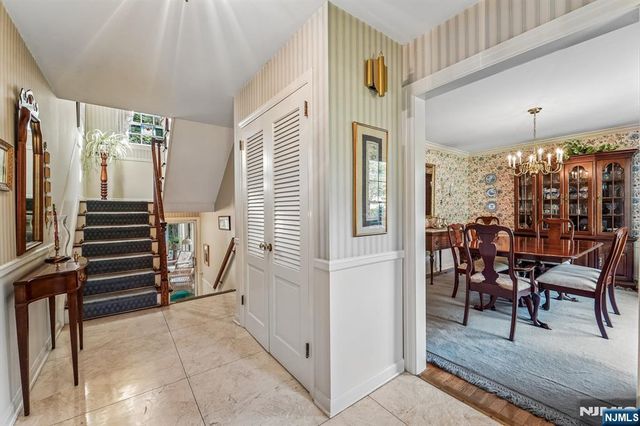 30 Arlton Avenue, Allendale, NJ 07401